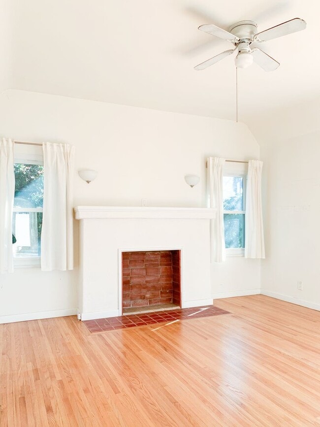 Building Photo - Gorgeous & Updated 3 bed Storybook Spanish House in Silverlake w/Views!