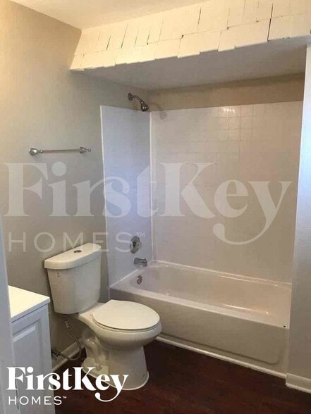 Building Photo - 26646 Elmwood Ave