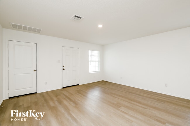 Building Photo - 10407 McClintock Dr