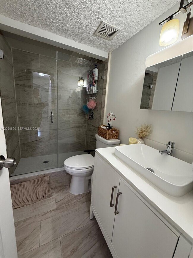 Building Photo - 9940 SW 146th Ct