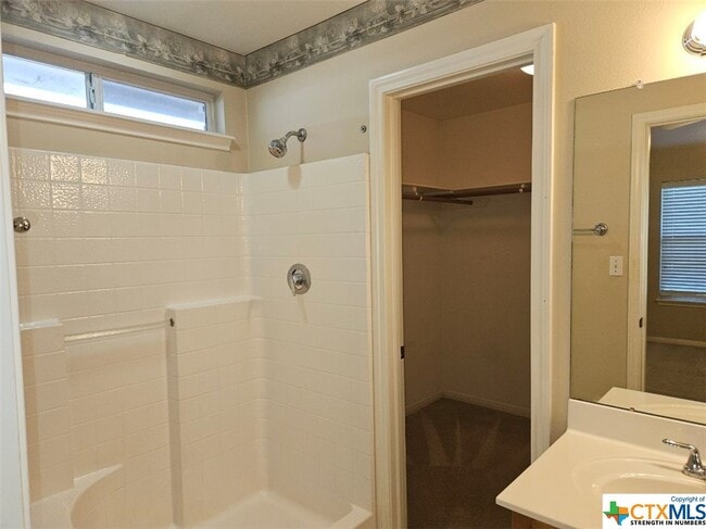 Building Photo - 122 Riata-