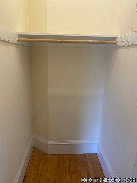 Building Photo - 504 Beacon St