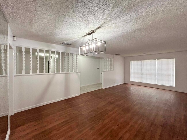 Building Photo - 412 Longshadow Rd
