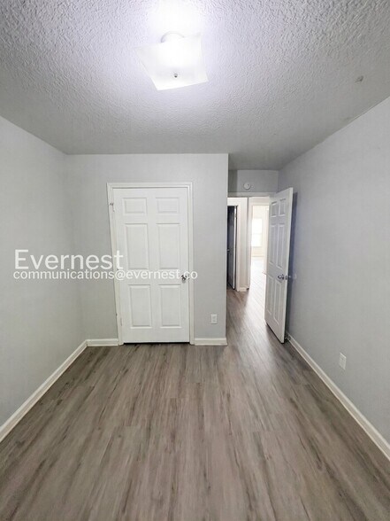 Building Photo - 7130 Brookview Way