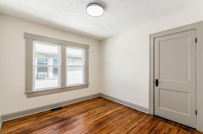 Building Photo - 289 Brehl Ave