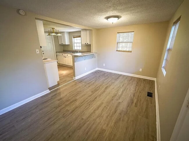 Building Photo - 4807 Center Dr