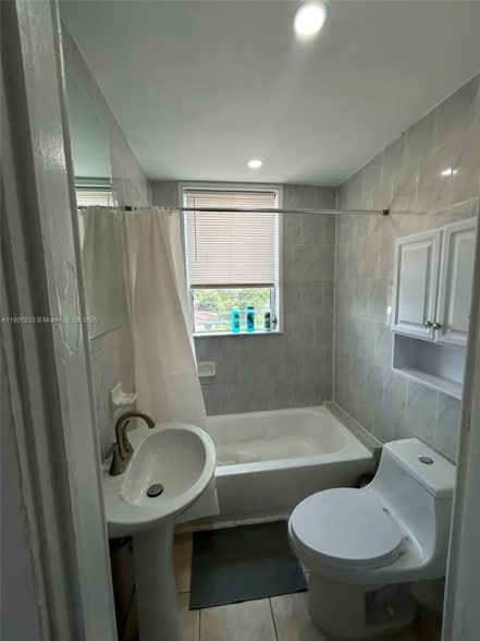 Building Photo - 444 Ponce de Leon