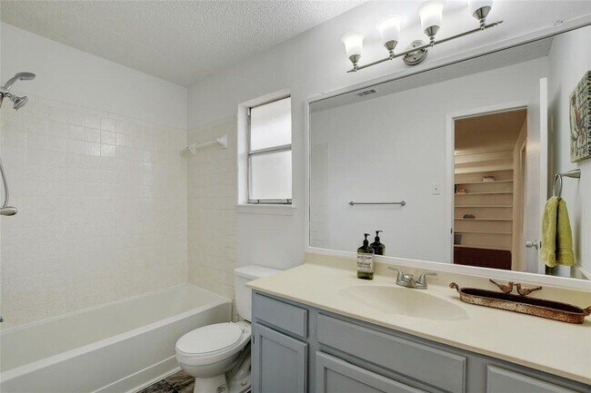 Building Photo - 4505 Clarno Dr