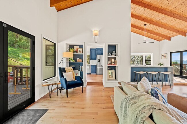 Building Photo - 913 Valley View Dr