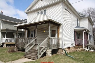 Building Photo - Large refurbished 3 Bedroom Upper