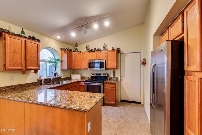 Building Photo - 1381 S Yucca Pl