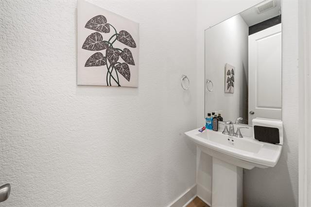 Building Photo - 1136 Queensdown Wy