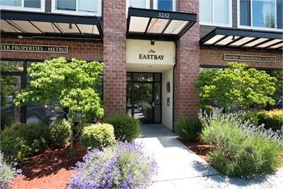 Building Photo - 3232 15th Ave W