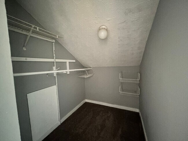 Building Photo - 6466 Kelmscot Ct