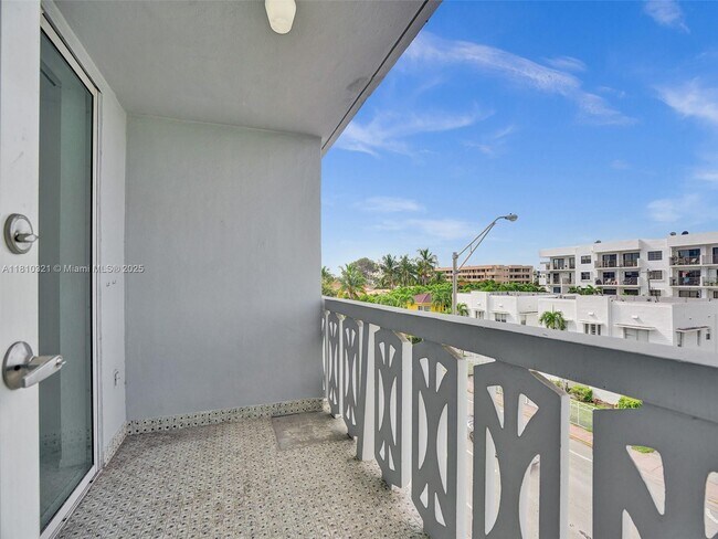 Building Photo - 8233 Harding Ave