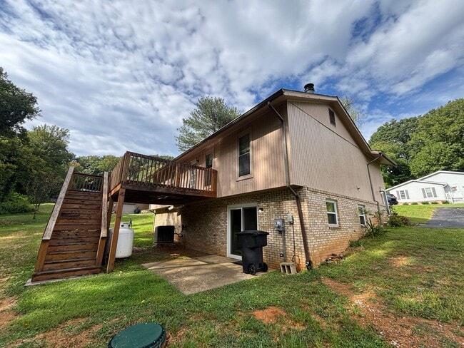 Building Photo - 6421 Orchard View Ln