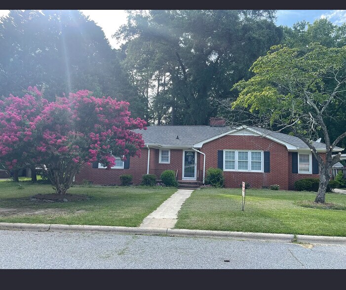 Primary Photo - 1742 Beaumont Dr