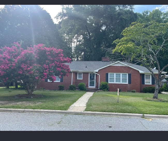 Building Photo - 1742 Beaumont Dr