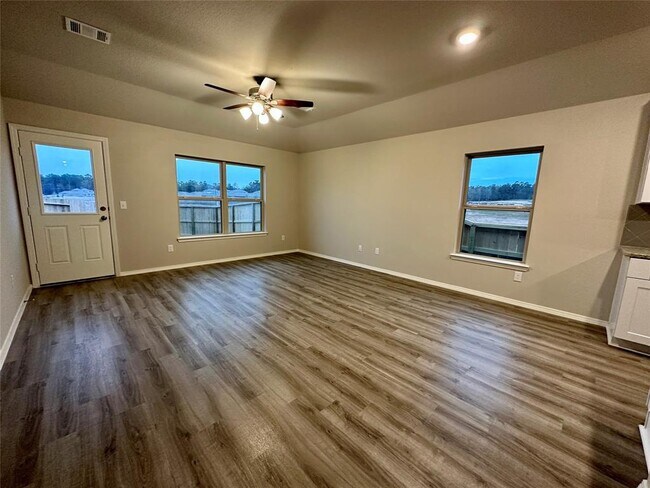 Building Photo - 491 Dalloway St