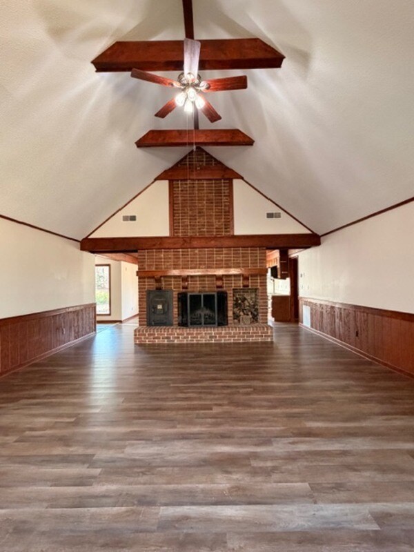 Building Photo - 250 Running Deer Rd