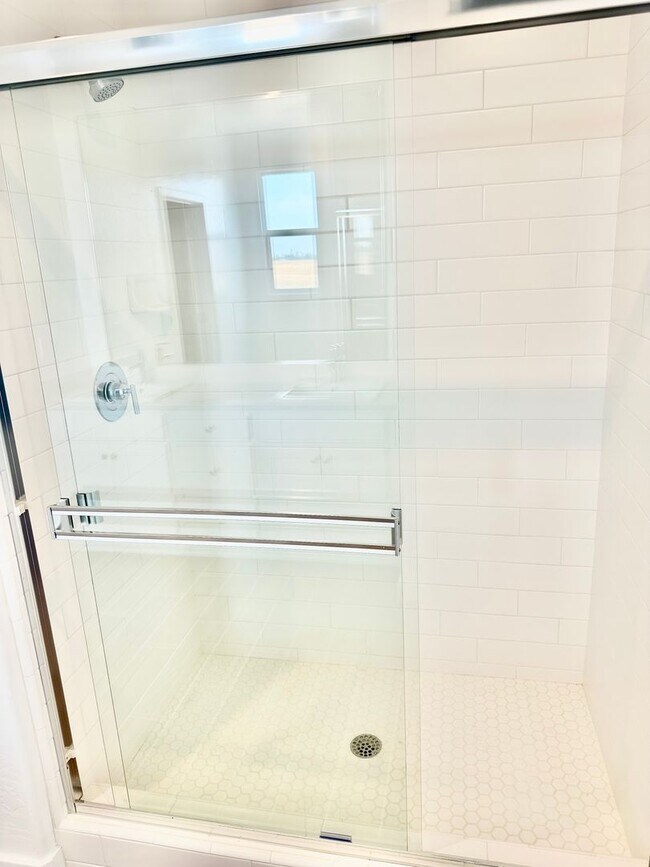Building Photo - BRAND NEW 5/3 Lennar In Riverstone Community
