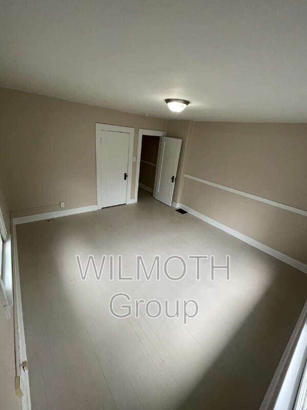 Building Photo - 815 N Riley Ave