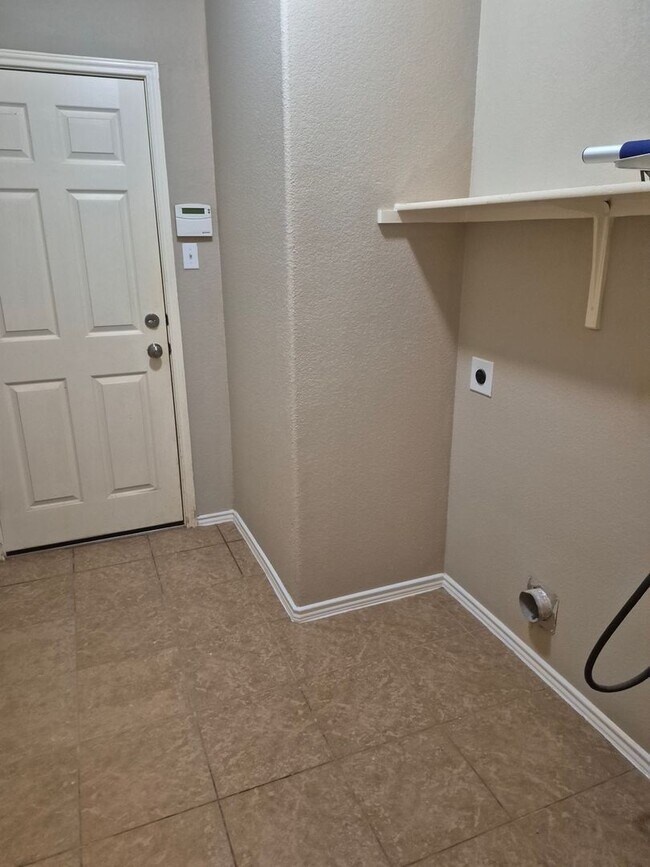 Building Photo - Bright & Inviting 3-Bedroom Home with Flex Space in The Meadows at Buda