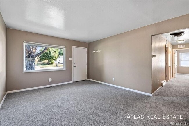Building Photo - 3045 S Fairfax St