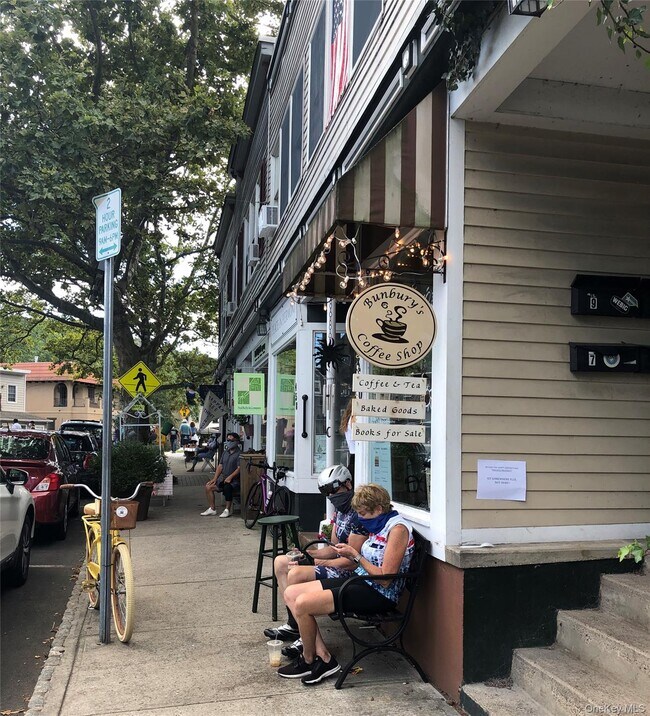 Building Photo - 2 W Lawrence Park Dr