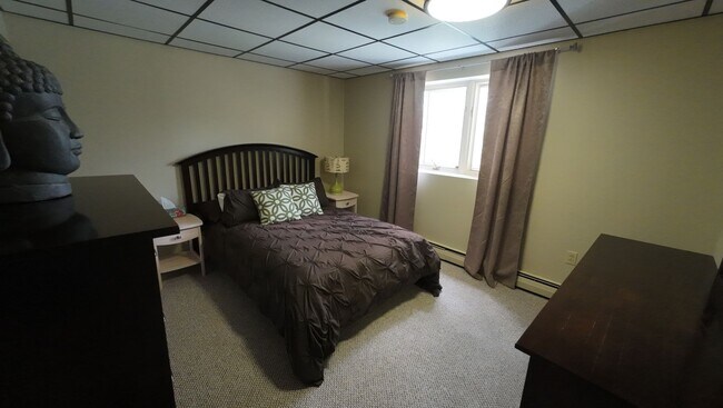Building Photo - Beautifully remodeled 3 bedroom, 2 bathroom single family in South Nashua