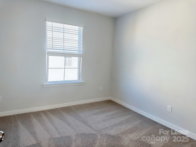 Building Photo - 14105 Alley Mae Aly