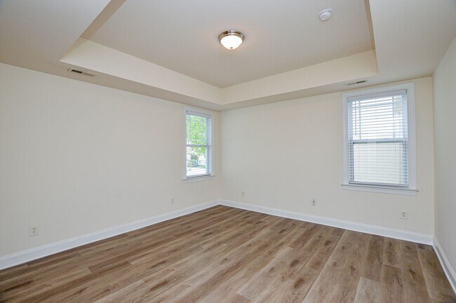 Building Photo - 9020 Ladys Secret Dr