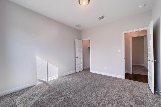 Building Photo - 133 White Steppe Way