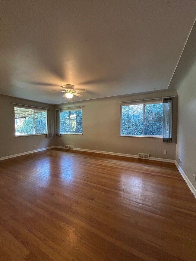 Building Photo - Dexter