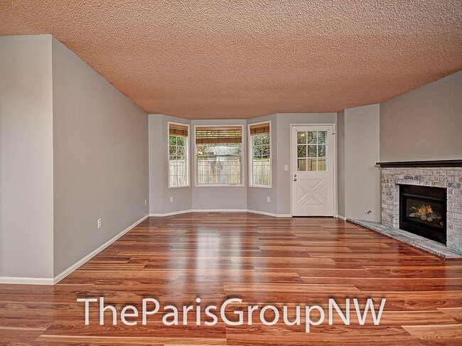 Building Photo - Beautiful 1622sf Kirkland Townhome