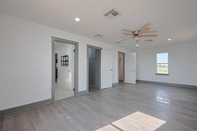 Building Photo - 22334 FM 762 Rd