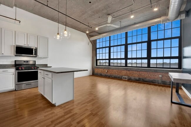 Building Photo - 3963 W Belmont Ave