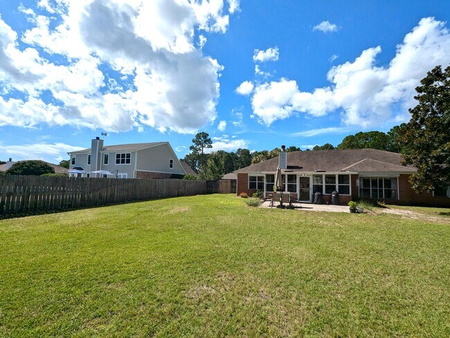 Building Photo - 7570 Pepperwood St