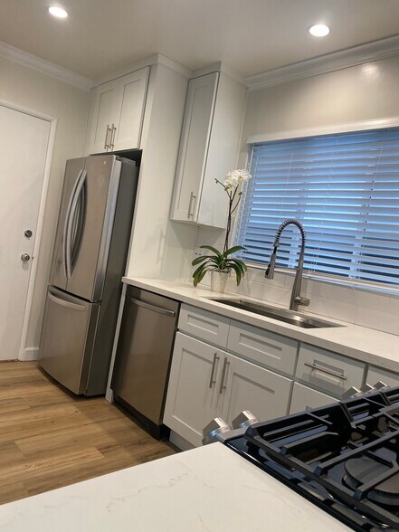 Kitchen and exterior kitchen door leading to carport - 241 S Barrington Ave