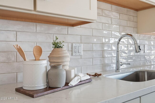 Building Photo - 8137 E Brown Rd