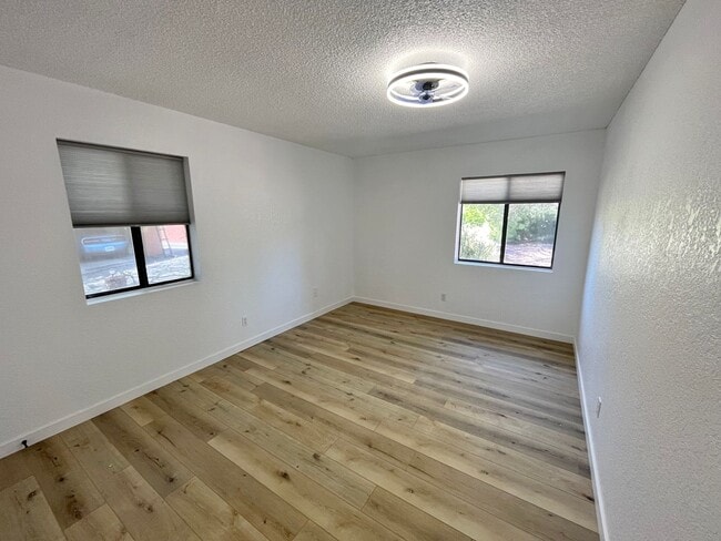 Building Photo - HOUSE - VILLAGE OF OAK CREEK