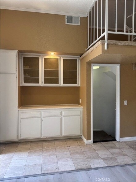 Building Photo - 10201 Mason Ave