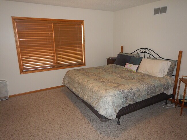 Building Photo - 35270 W Walker Rd