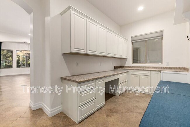 Building Photo - 1636 E Sattoo Way