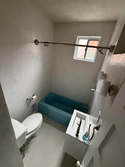 Building Photo - 3339 Webster Ave