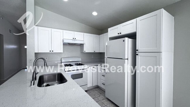 Building Photo - 10791 Floral St