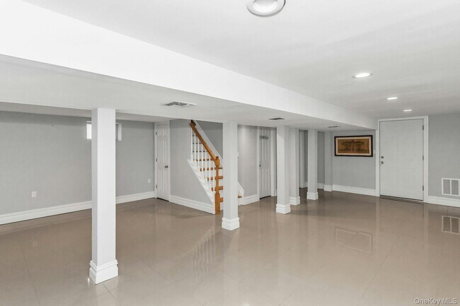 Building Photo - 180 Kensington Rd