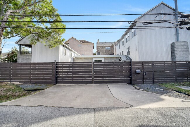 Building Photo - 320 Detering St