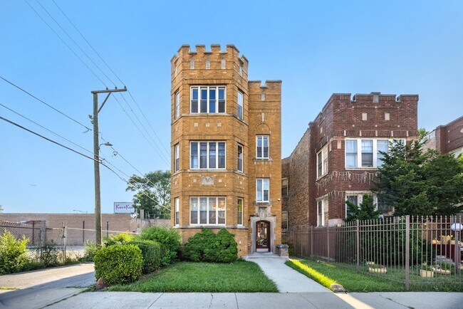 Building Photo - 7846 S Paulina St