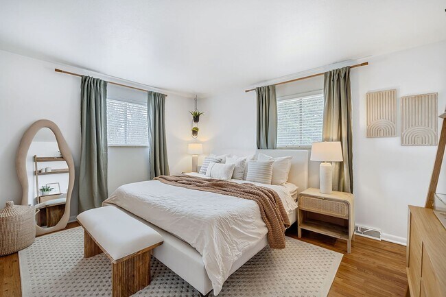 Building Photo - Mostly Updated 5BD, 3BA Littleton Home with 2-Car Garage